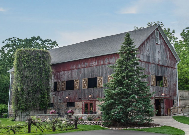 A Sampling of Milwaukee’s Rustic Wedding Venues